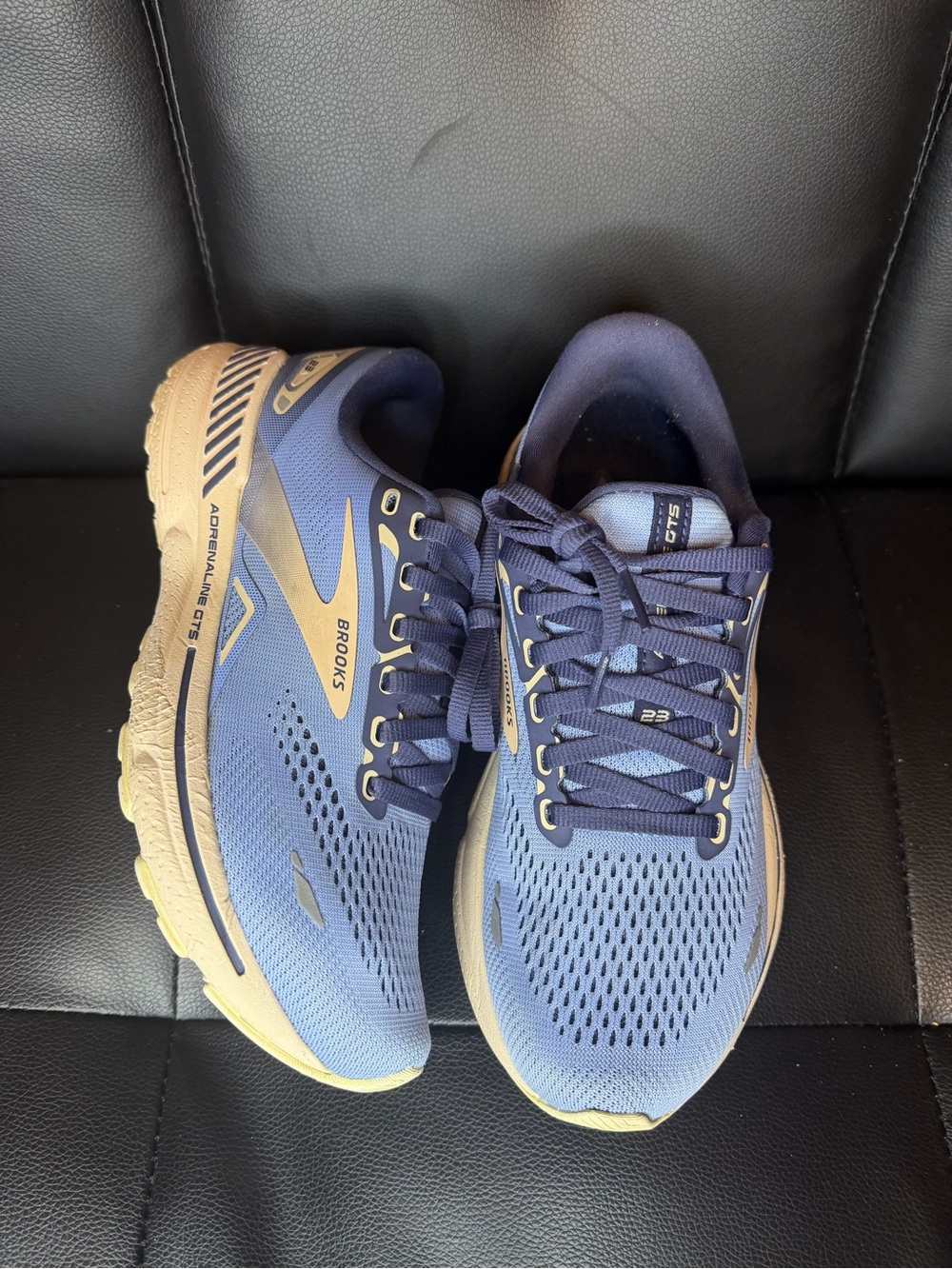 Brooks Adrenaline GTS 23 Women's Size 7.5 B (Medium) Running Shoes Blue